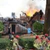 Grote brand verwoest twee kledingwinkels in centrum Laren, toegangswegen blijven afgesloten