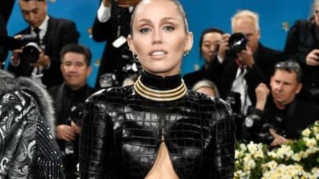 Miley Cyrus holt sich Knieinfektion auf Hollywoods »Walk of Fame«
