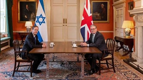Herzog’un Londra ziyareti olaylı geçti: İsrail Cumhurbaşkanı’na şüpheli paket şoku