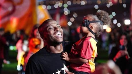 Galatasaray taraftarının presi sürüyor: 'Bizimle kal Osimhen!'