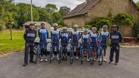 Tour de France 2025 : des jeunes espoirs africains du cyclisme s’entraînent en Bretagne