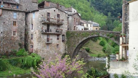 El bonito pueblo de Girona, rodeado de naturaleza y casi desconocido para los turistas