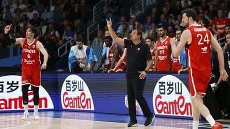 Ergin Ataman, Avrupa Şampiyonası'nın en iyi başantrenörü!