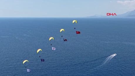 THK'dan 19 Mayıs'ta Antalya semalarında paramotor gösterisi