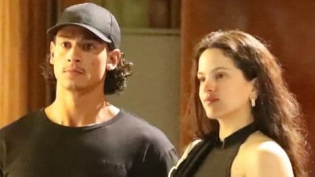 El beso que confirma la relación de Rosalía con el actor Emilio Sakraya