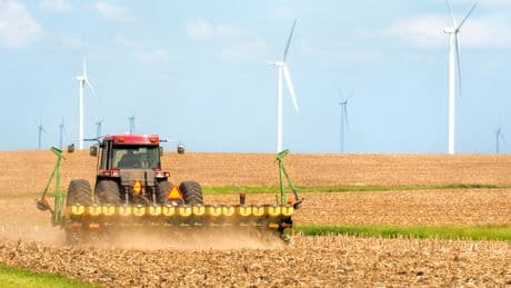 White House ‘preparing’ farmer bailout plan over tariffs impact as industry faces ‘full-blown crisis’