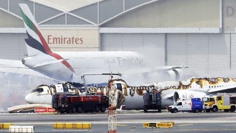 Emirates prohíbe utilizar las baterías externas en sus vuelos por riesgo de arder como los coches eléctricos