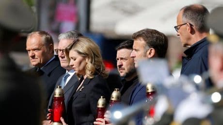 Macron, Starmer, Merz e Tusk sono arrivati a Kiev: «Mosca accetti tregua di 30 giorni»