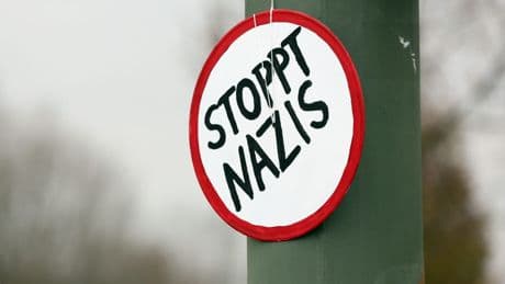 Rechtsextreme Netzwerke: Verein "Laut gegen Nazis" kapert Vertriebsportal