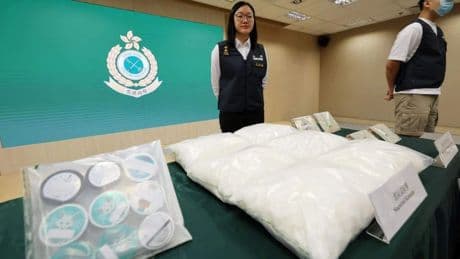 ’Man vliegt probleemloos vanaf Schiphol naar Hongkong met tassen vol drugs, mogelijk levenslang achter de tralies’