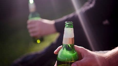 Nach 20 Uhr kein Chips-Verkauf mehr – Flaschenbier ab 22 Uhr verboten