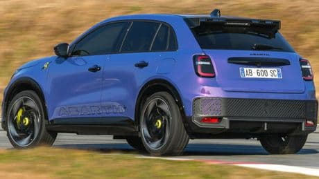 600e Scorpionissima, il piacere di guida elettrico firmato Abarth. Con 281 cv tocca i 200 km/h e scatta da 0 a 100 km/h in 5,9?