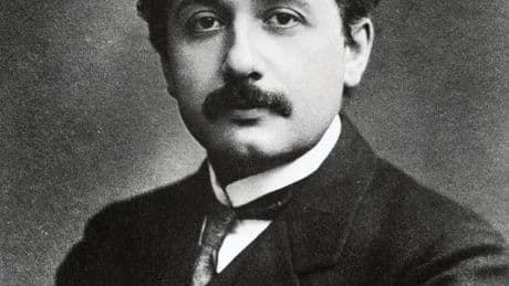 Avec la théorie de la relativité restreinte, Albert Einstein devient un révolutionnaire de la physique