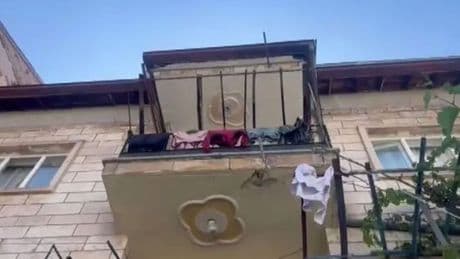 Balkondan düşen 4 yaşındaki çocuktan acı haber!