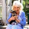 Koningin Camilla adopteert nieuw asielhondje: “Maak kennis met de ondeugende Moley”