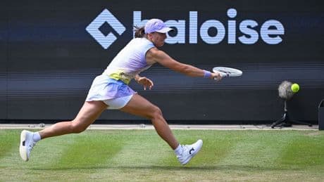 Tennisturnier: Nach Regenunterbrechung: Swiatek in Bad Homburg weiter