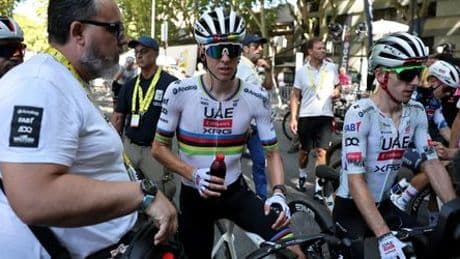 Tour de France: Tadej Pogačar stürzt auf elfter Etappe, Konkurrenten warten