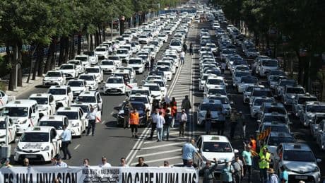 Cabify contra todos: las 8.500 licencias que pueden reventar el negocio VTC en Madrid
