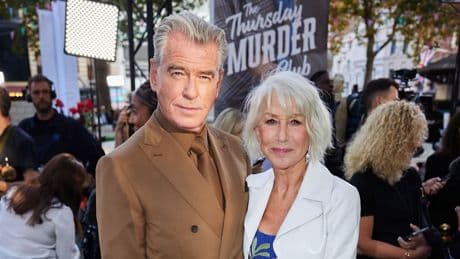 Helen Mirren kuschelt mit Pierce Brosnan - Das neue Krimi-Traumpaar