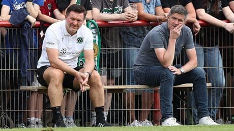 Das fängt ja gut - Titz bringt Probleme mit ins Trainingslager