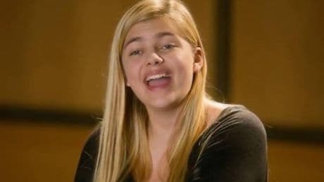 La gran apuesta de Francia para Eurovisión: una joven de 28 años que triunfa como cantante y actriz