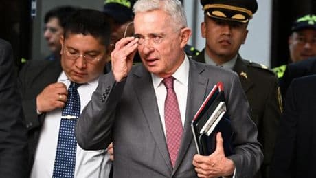 En Colombie, un tribunal suspend l’assignation à domicile de l’ex-président Álvaro Uribe