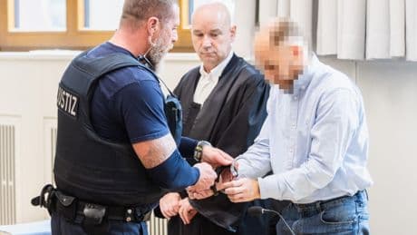 Mit 60 Stichen getötet: Lebenslange Haftstrafe für Mord an Ehefrau