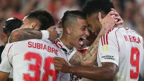 River Plate pasa a octavos de final con remontada y goleada