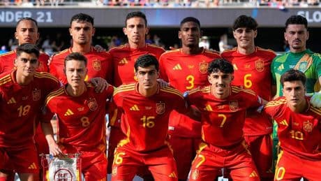 Turrientes, capitán y líder de la sub-21 en el estreno con victoria en el Europeo