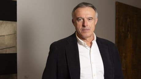 Javier Yanguas, neuropsicólogo: "Tomar un vino en compañía es más importante para la salud cognitiva que hacer sudokus"