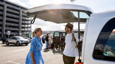Travel expert names 5 holiday hacks to avoid airport pick-up disaster