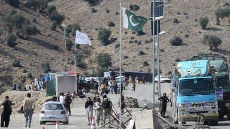 Pakistan'da peş peşe terör saldırısı: Çok sayıda can kaybı var