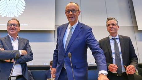 Turbo-Start - Merz will Politikern die Ferien stutzen