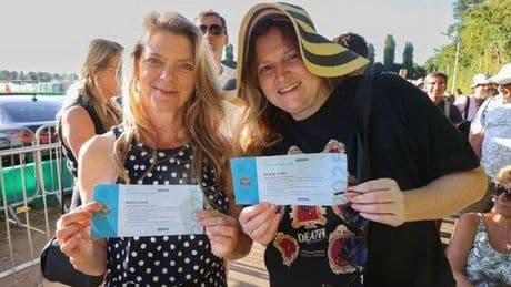 Special reason why women at front of Wimbledon queue let other people move ahead of them