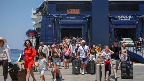 Croisières : la taxe à Mykonos et Santorin entre en vigueur