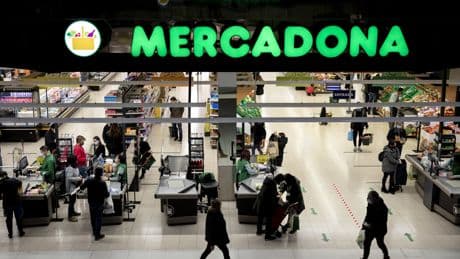 Mercadona deberá readmitir a una trabajadora despedida mientras estaba de baja por sufrir acoso