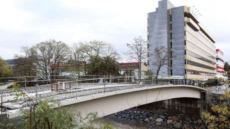 El despido de 22 trabajadores de la contrata de mantenimiento devuelve las huelgas a Bridgestone