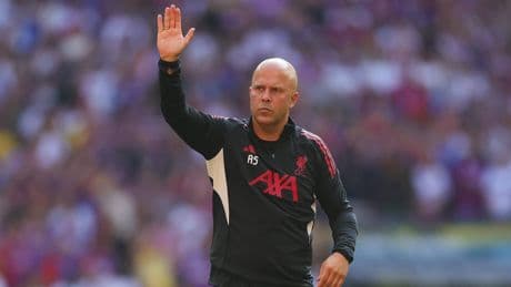 Arne Slot kritisch over vele tegendoelpunten Liverpool: ’We hebben ze in leven gelaten’