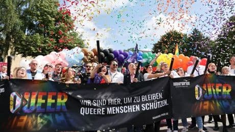 Pride Week: Zehntausende Menschen feiern bei CSD-Demo in Hamburg