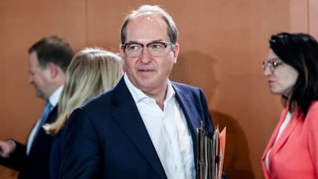 Liveblog Bundespolitik: Dobrindt kündigt Verlängerung von Grenzkontrollen an