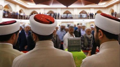 İktidar memurlara cimri, imamlara bonkör