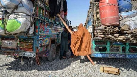 « Les talibans me tueront » : le Pakistan procède à des expulsions massives d’Afghans vers leur pays d’origine