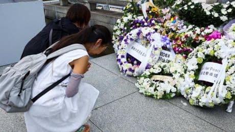 Quatre-vingts ans après les bombardements atomiques sur Hiroshima et Nagasaki, la difficulté de pérenniser le message de paix des survivants