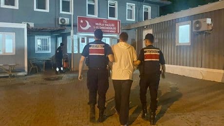 Interpol kırmızı bültenle arıyordu; Fethiye'de yakalandı