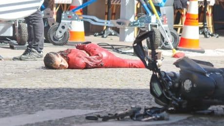 Topmodel voller Fake-Blut - Bella Hadid nach Motorrad-Stunt