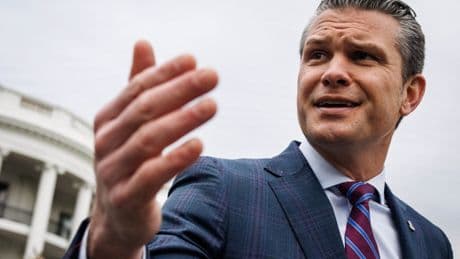 Signalgate : Pete Hegseth, accusé d’avoir fait fuiter les plans de bombardements au Yémen, toujours soutenu par Trump