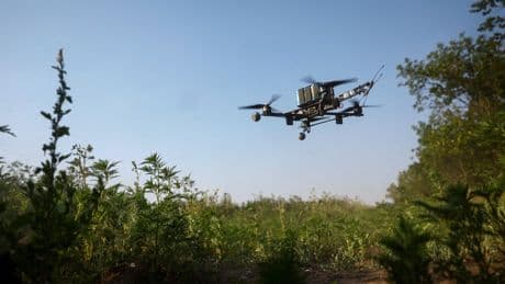 Surveillance, contre-mesures, dissuasion : à quoi servirait le «mur de drones» européen aux frontières avec la Russie ?