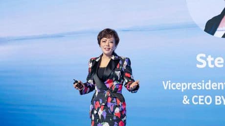 Stella Li (BYD): "Queremos ser un actor a largo plazo en Europa y apostar por el 'made in Europe for Europe'"