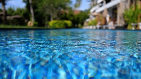 Rescatan a un bebé de un año cuando se estaba ahogando en la piscina de una vivienda de Caudete (Albacete)