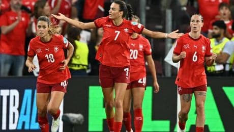 Fußball-EM 2025: Schweiz erreicht Viertelfinale in Nachspielzeit, Norwegen gewinnt